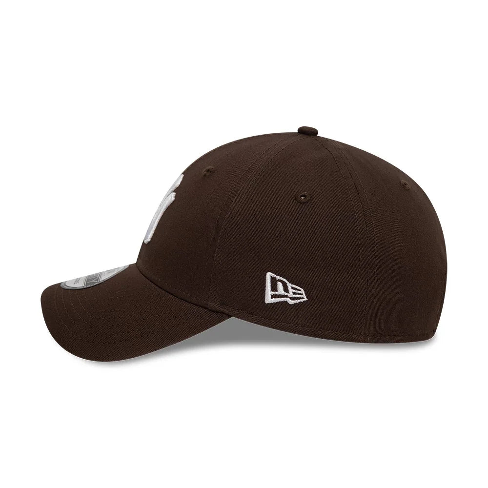 NEW ERA | GORRAS | UNISEX | NOS LEAGUE ESS 9FORTY NEYYAN BRSWHI | MARRÓN