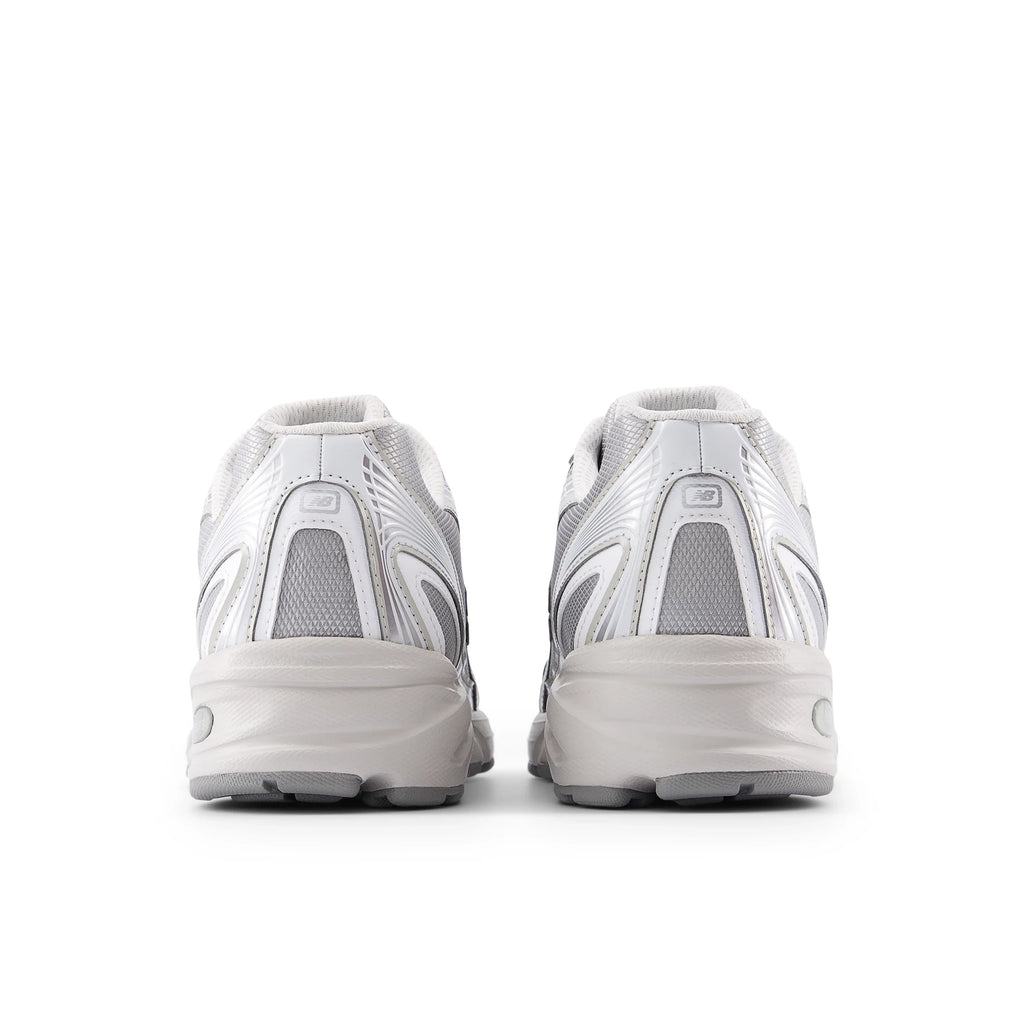 NEW BALANCE U7405I7 Metallic Silver: シルバー スニーカー ユニセックス