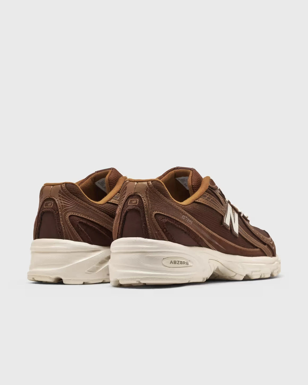 NEW BALANCE | SNEAKERS | MUJER | 740 PUMPERNICKEL | MARRÓN