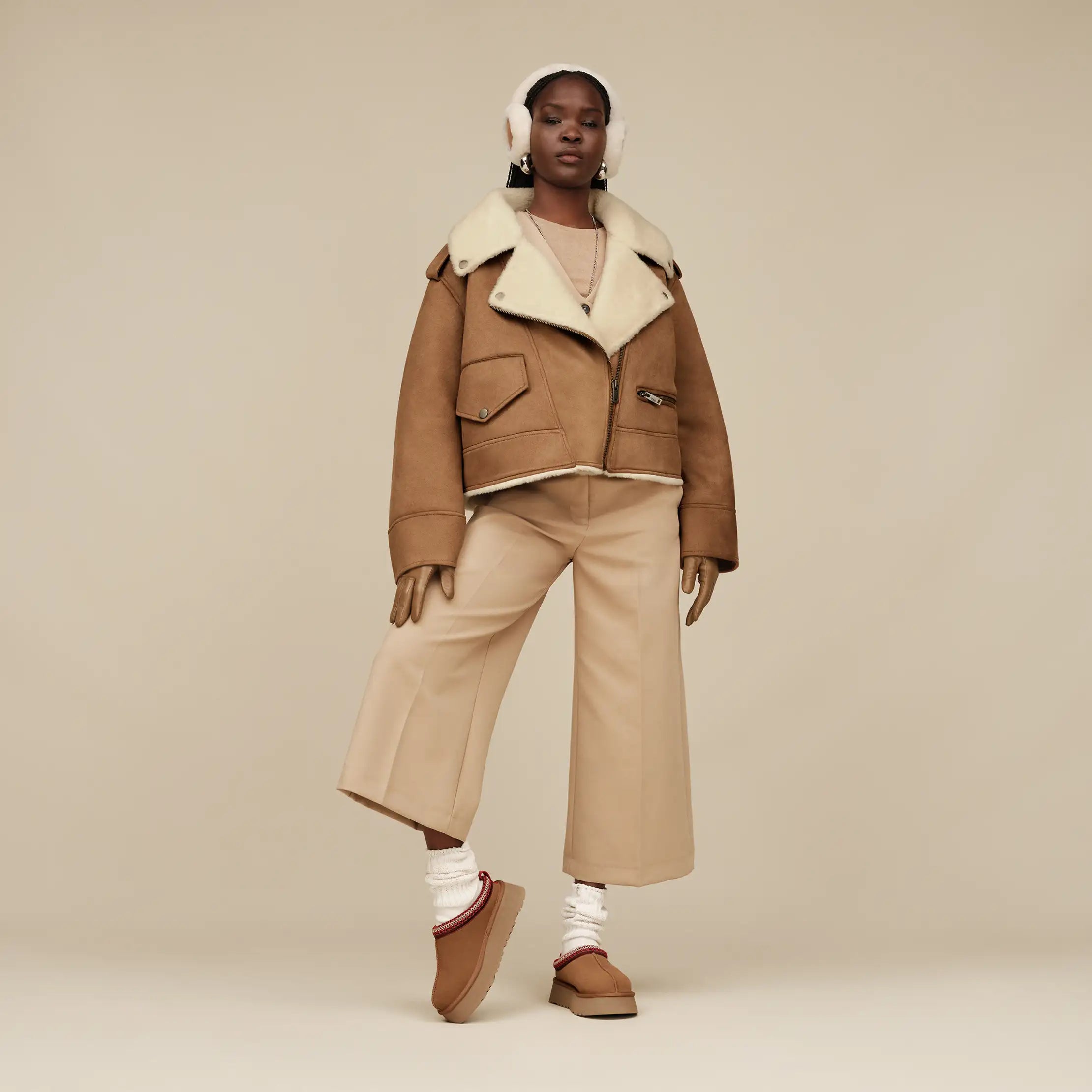 UGG W TAZZ II Chestnut: ブラウン クロッグ レディース