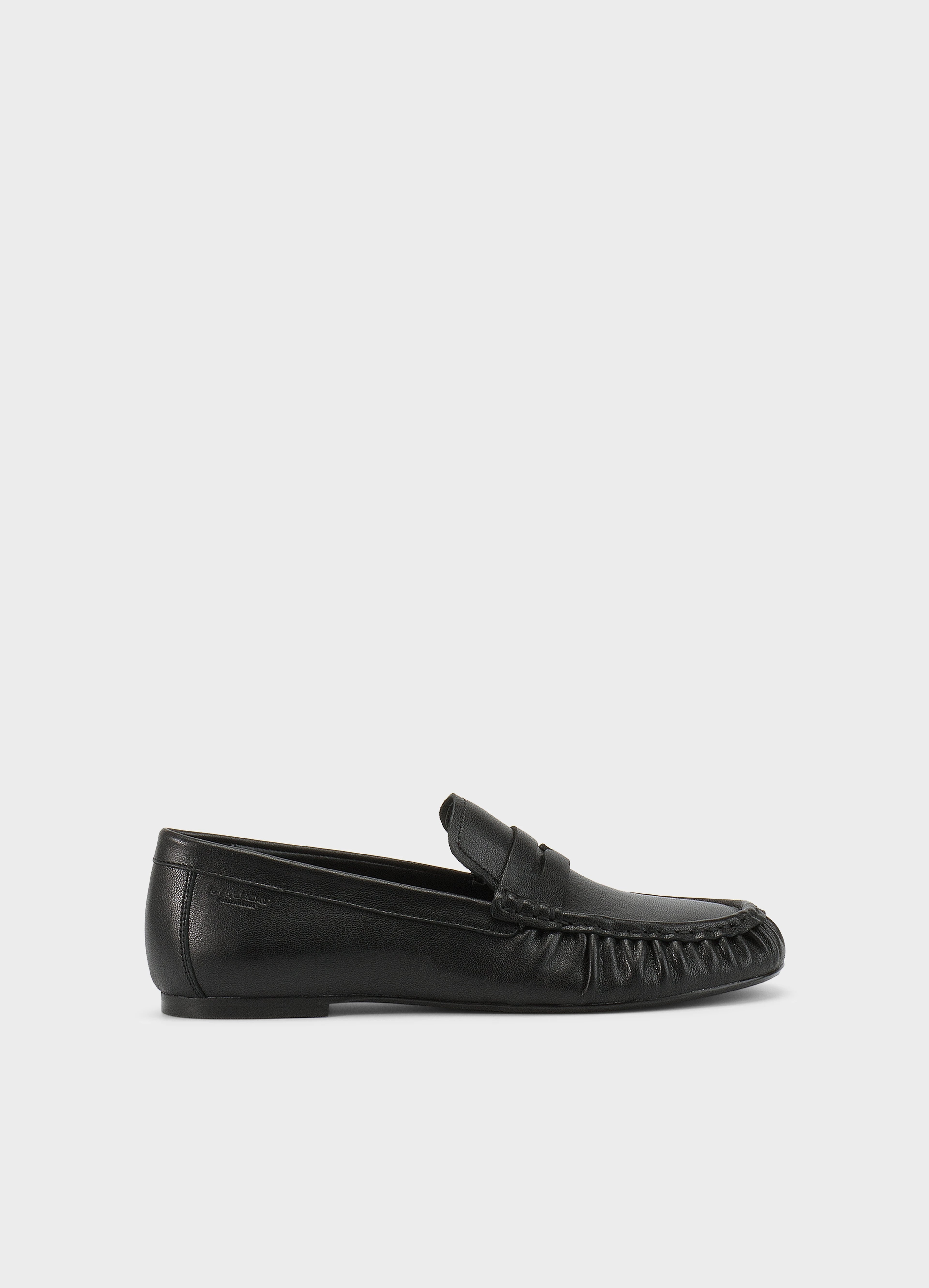 VAGABOND Aleya: black loafers for women