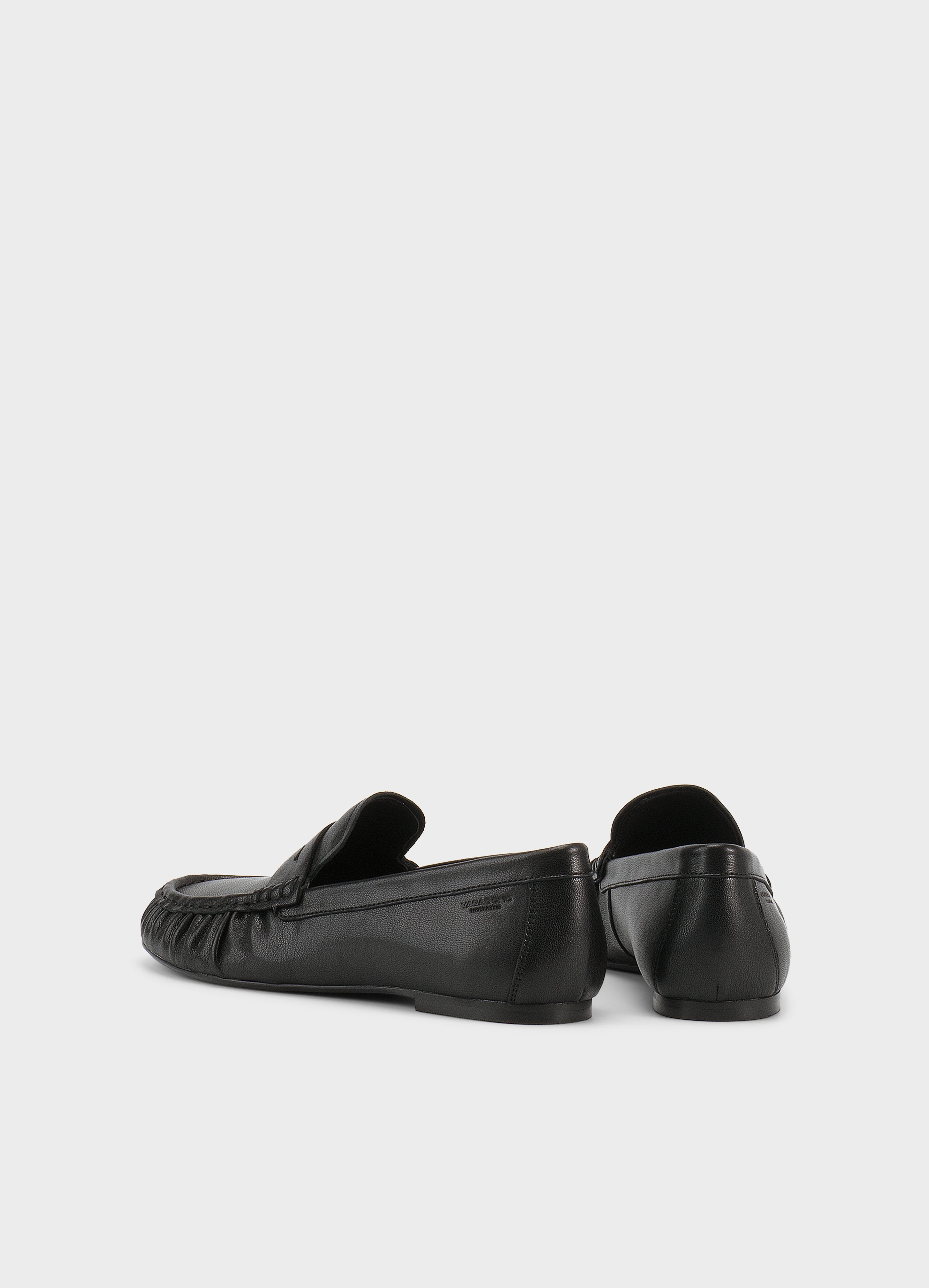 VAGABOND Aleya: black loafers for women