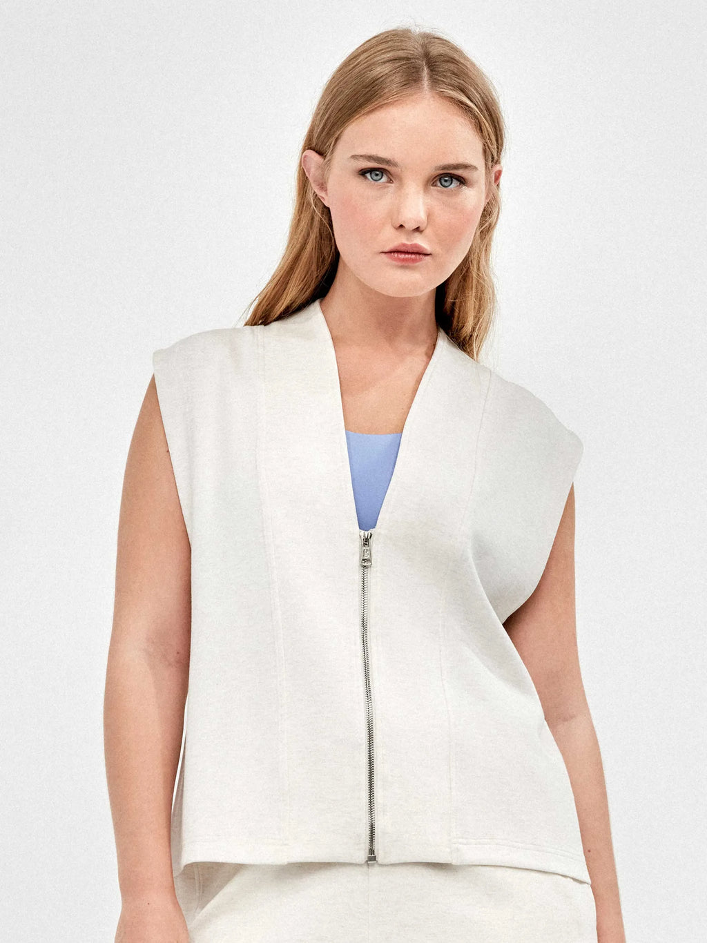 GISELA Chaleco Beige Claro: beige chalecos for women