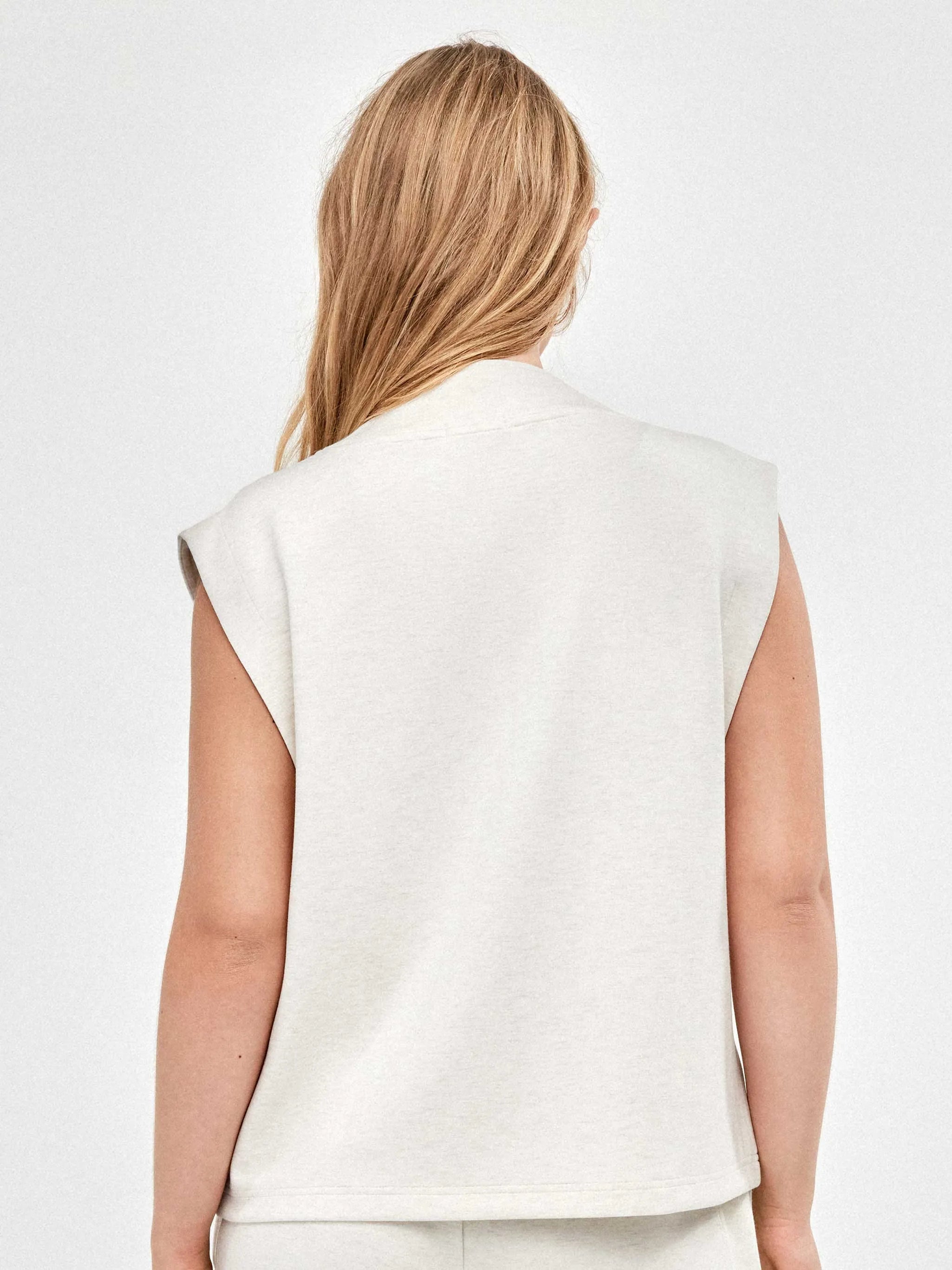 GISELA Chaleco Beige Claro: beige chalecos for women