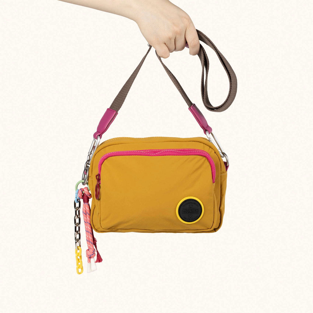 MUNICH DEEP Recycled Crossbody Camera Honey: amarillo taske til kvinder