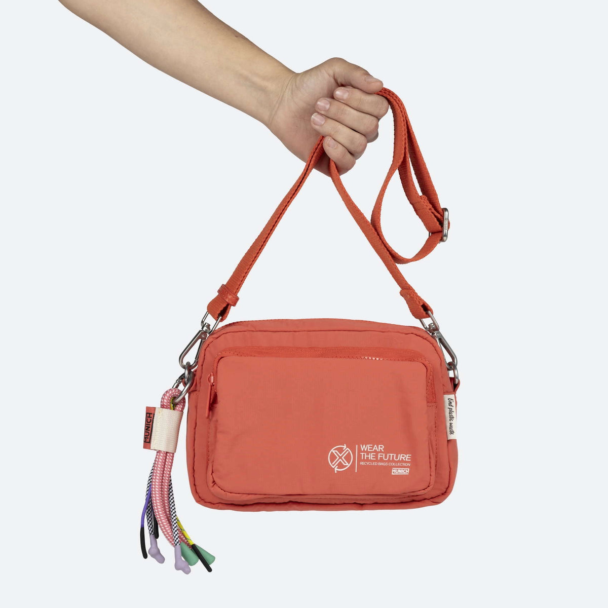 MUNICH DEEP Recycled Crossbody Camera C/coral: червоний сумка унісекс