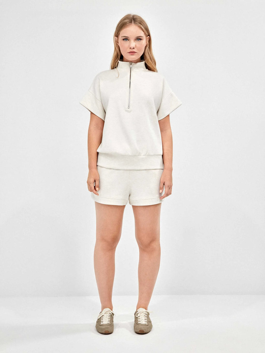 GISELA Short Beige Claro: 米色 长裤 女士