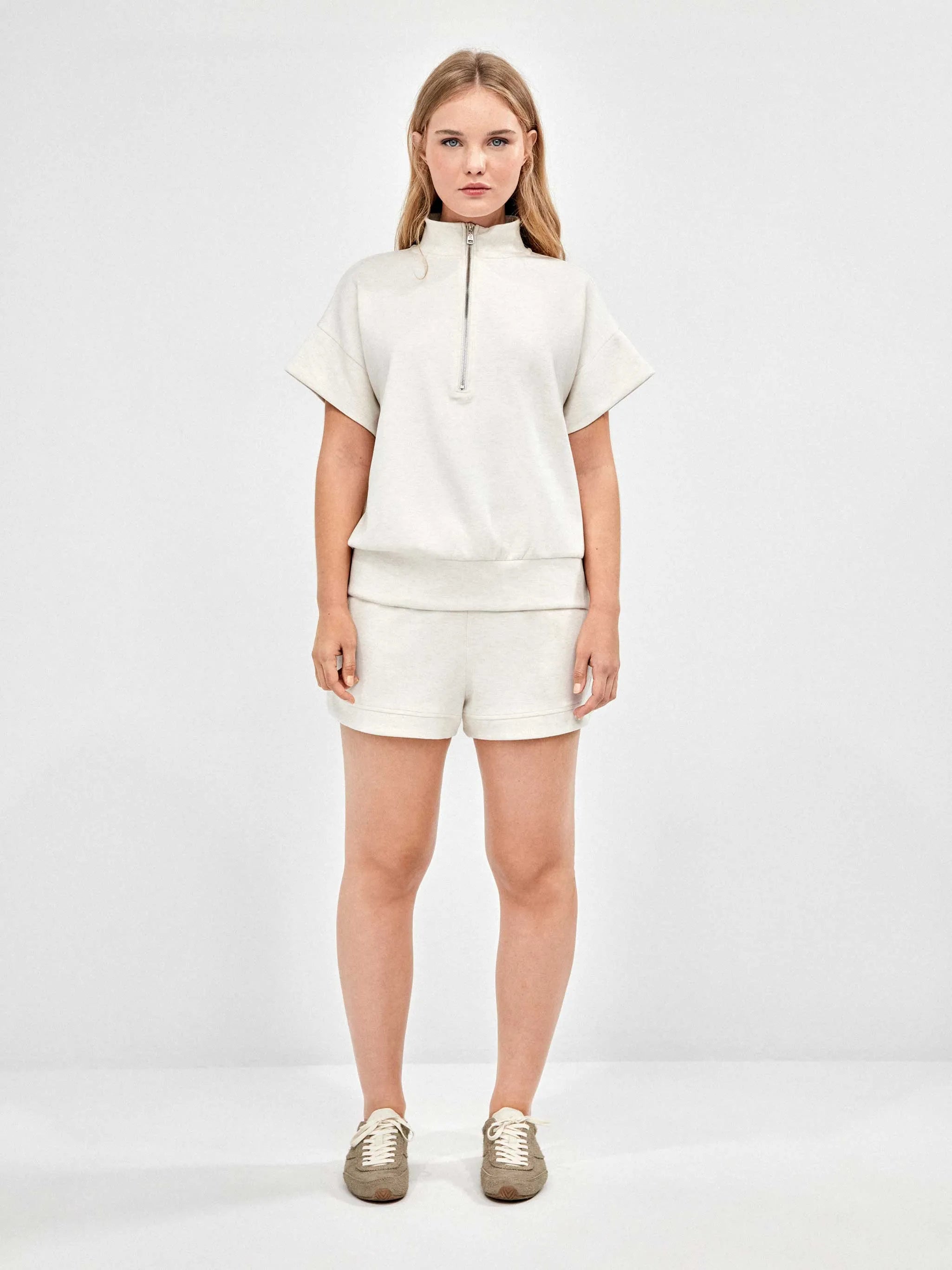 GISELA Short Beige Claro: beige trousers for women