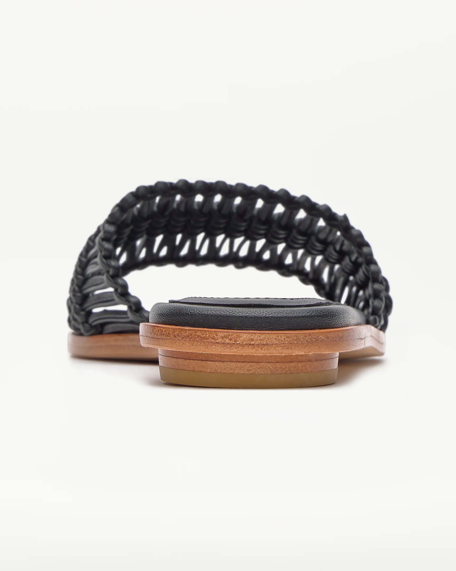 LOTTUSSE EDIT Negras: black sandals for women