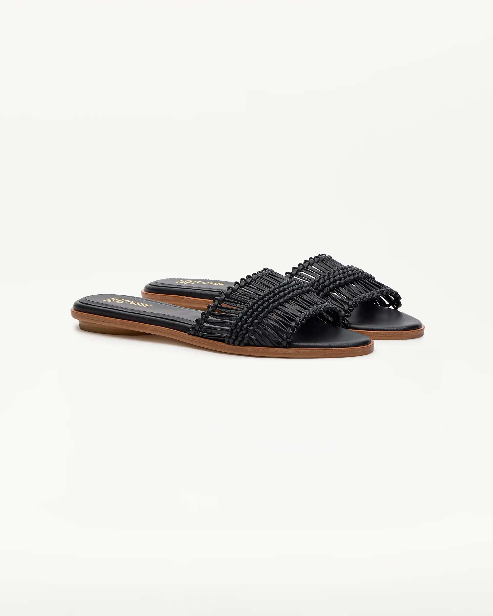 LOTTUSSE EDIT Negras: black sandals for women