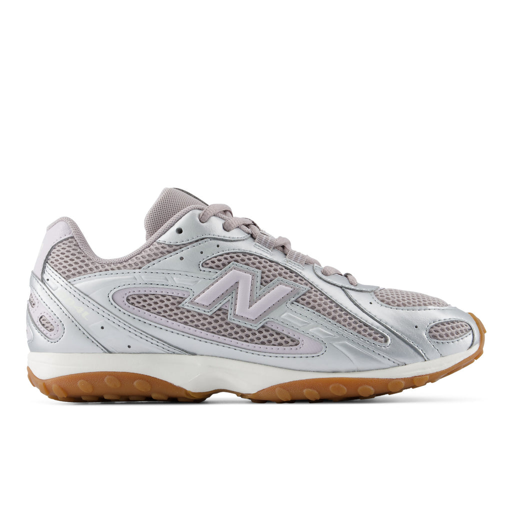 NEW BALANCE | SNEAKERS | MUJER | 240L TRUFFLE SALT | PLATEADO