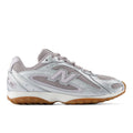 NEW BALANCE | SNEAKERS | MUJER | 240L TRUFFLE SALT | PLATEADO