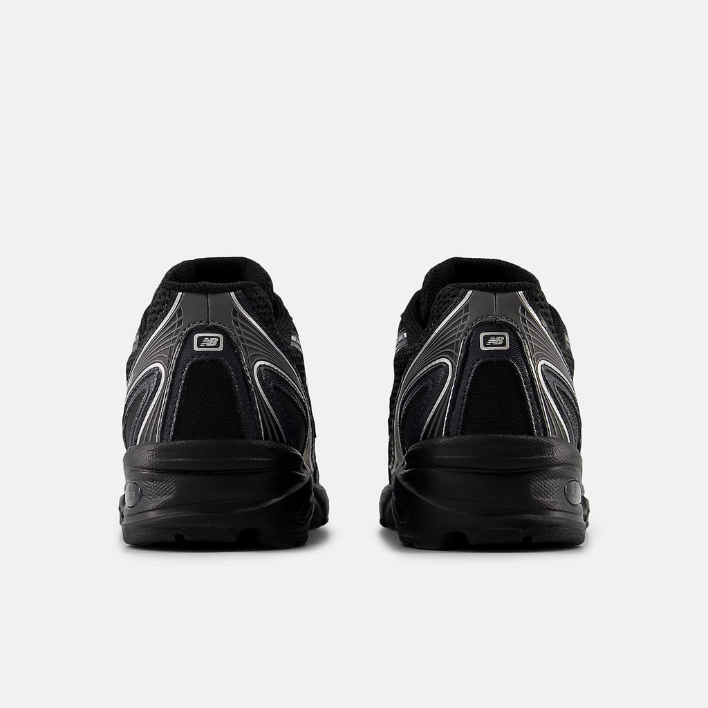 NEW BALANCE 740 Black: black trainers for men