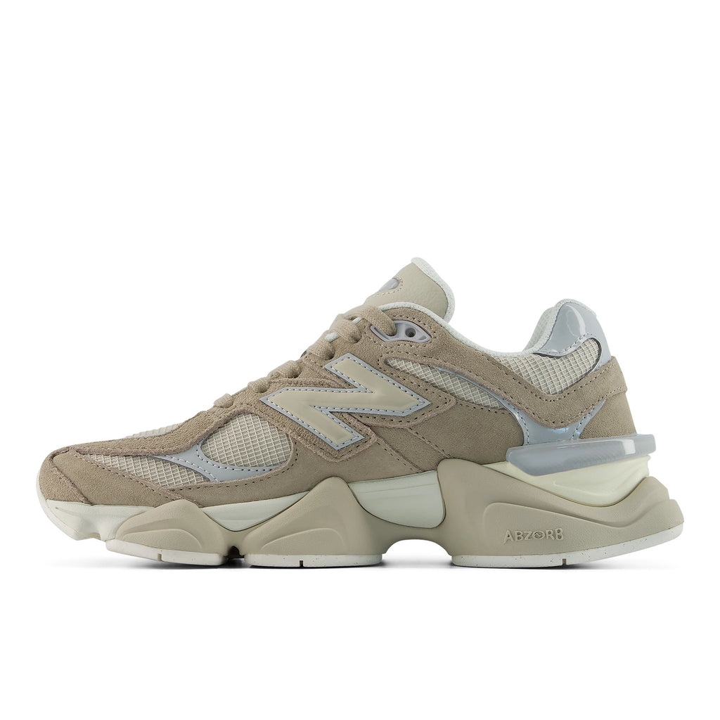 NEW BALANCE 9060 Driftwood: beige baskets pour femme