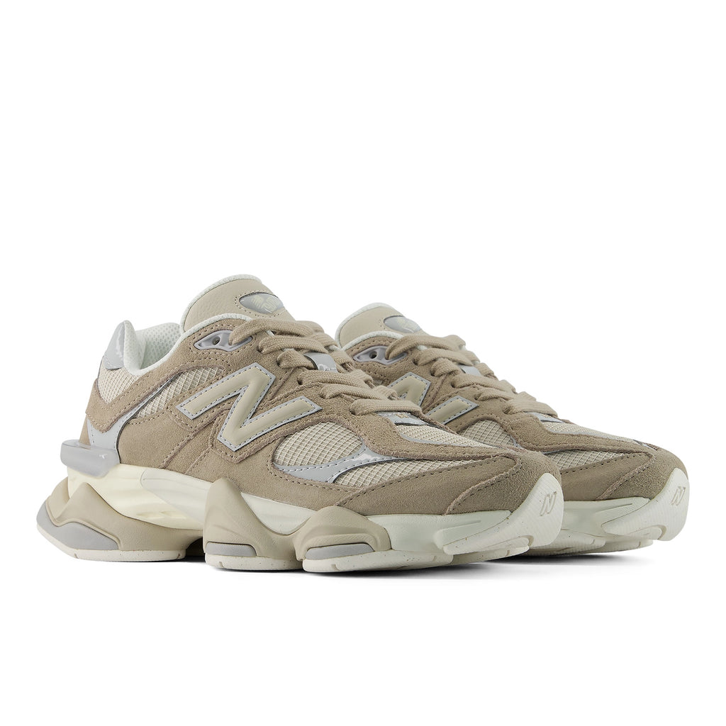 NEW BALANCE 9060 Driftwood: beige baskets pour femme